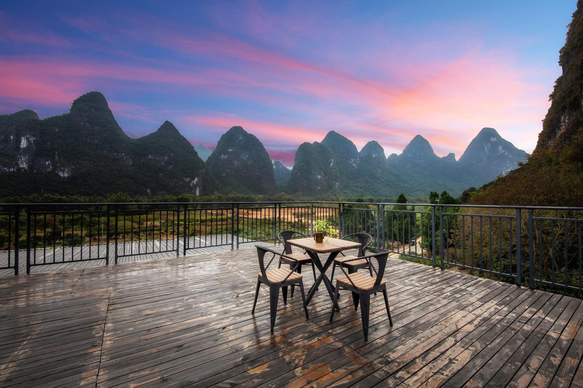 Leisure Courtyard Hotel Yangshuo-Free Shuttle Bus To Yangshuo Station Stay 2 Nights One Way Zewnętrze zdjęcie