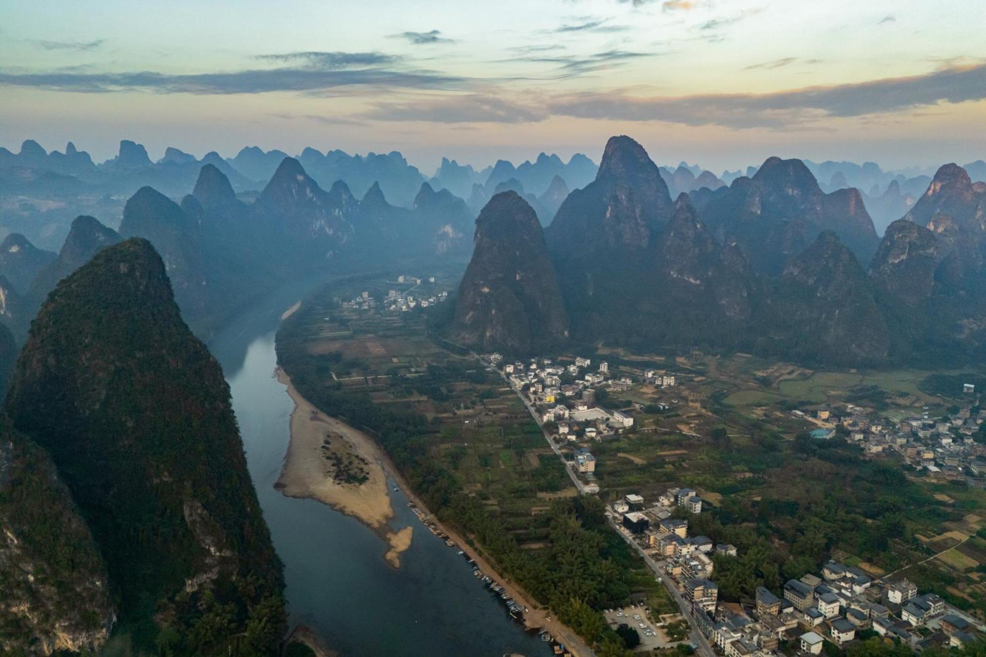 Leisure Courtyard Hotel Yangshuo-Free Shuttle Bus To Yangshuo Station Stay 2 Nights One Way Zewnętrze zdjęcie