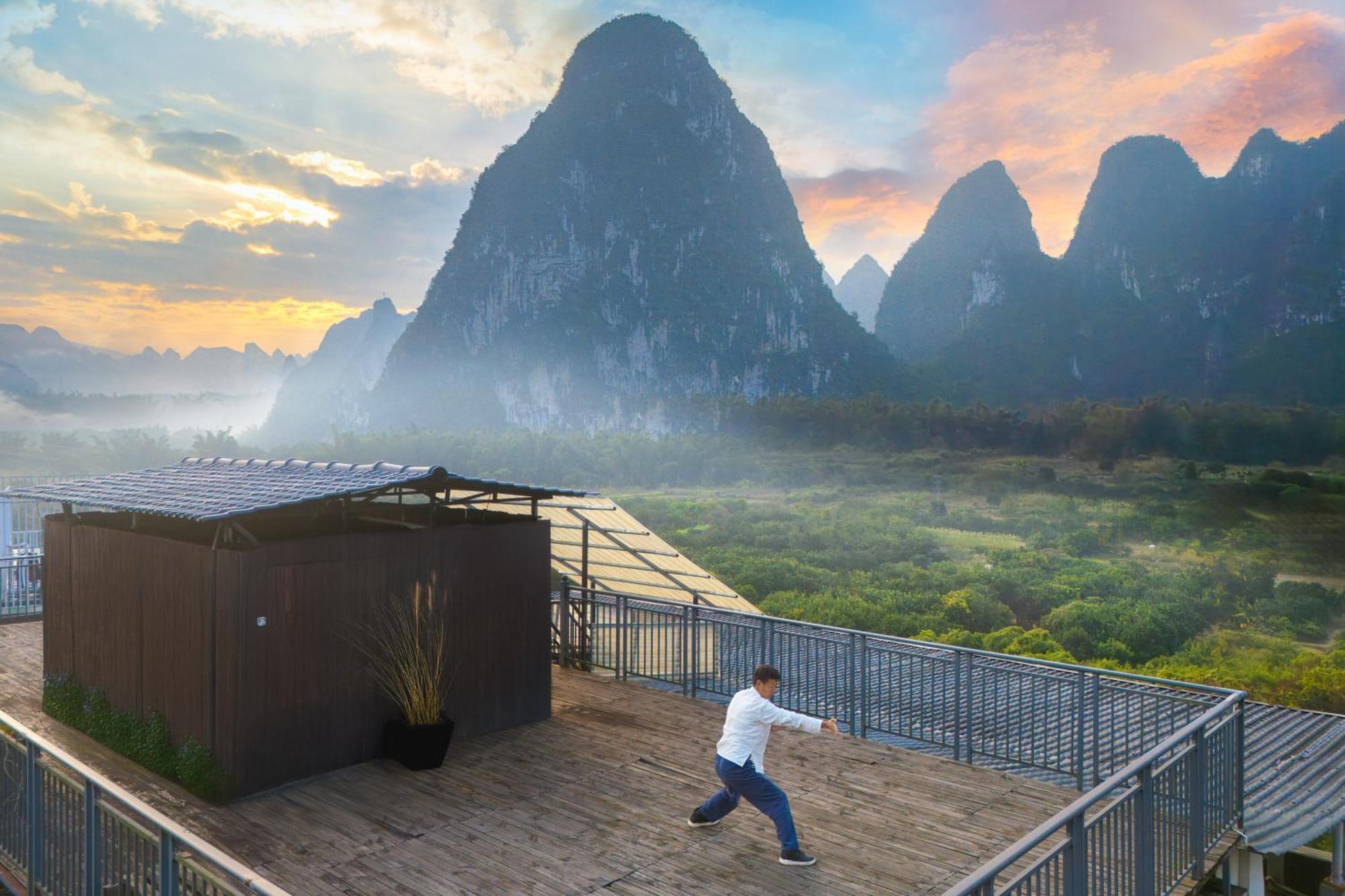 Leisure Courtyard Hotel Yangshuo-Free Shuttle Bus To Yangshuo Station Stay 2 Nights One Way Zewnętrze zdjęcie