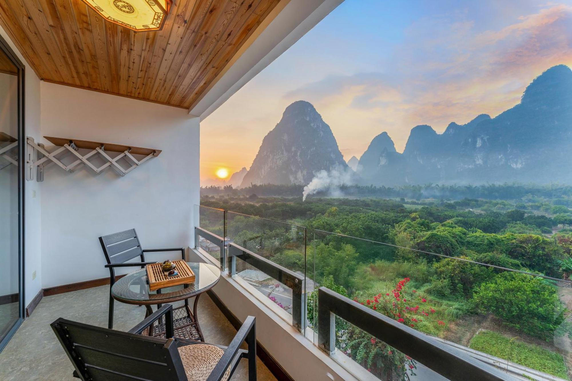 Leisure Courtyard Hotel Yangshuo-Free Shuttle Bus To Yangshuo Station Stay 2 Nights One Way Zewnętrze zdjęcie