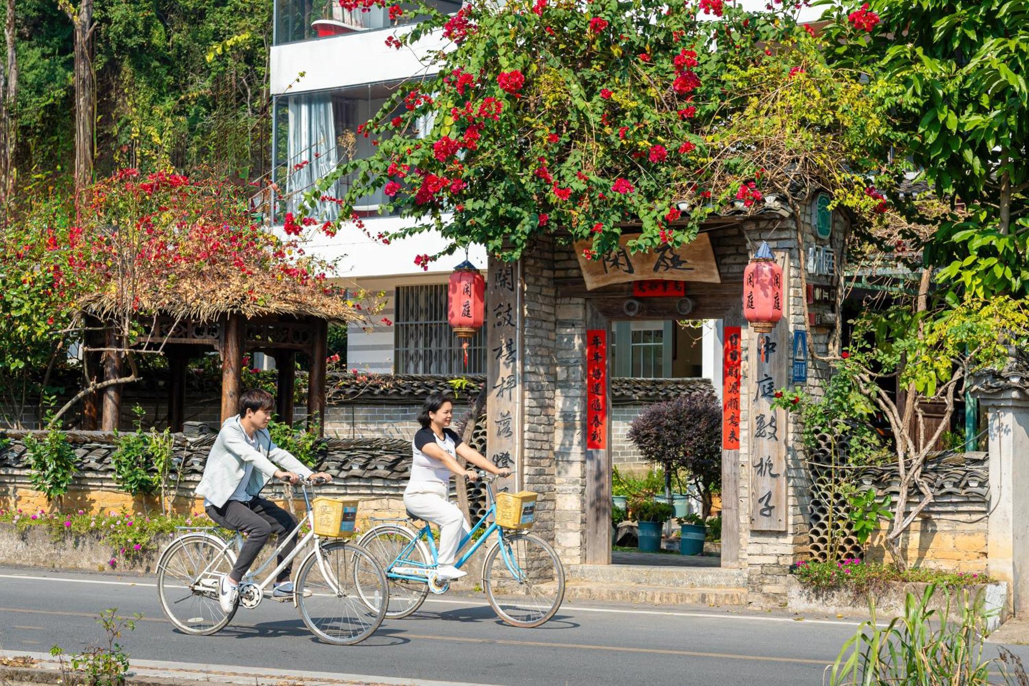 Leisure Courtyard Hotel Yangshuo-Free Shuttle Bus To Yangshuo Station Stay 2 Nights One Way Zewnętrze zdjęcie