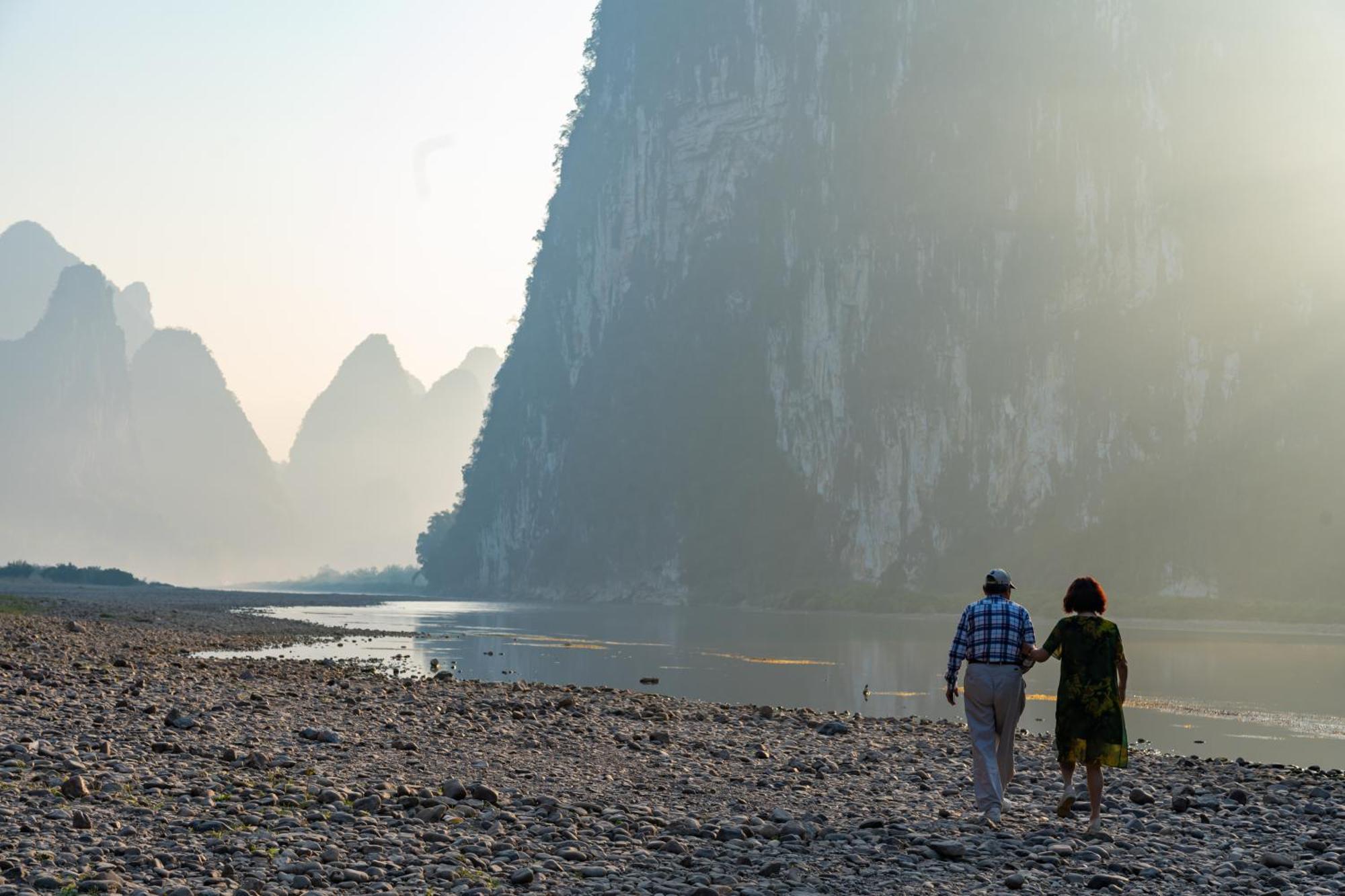 Leisure Courtyard Hotel Yangshuo-Free Shuttle Bus To Yangshuo Station Stay 2 Nights One Way Zewnętrze zdjęcie