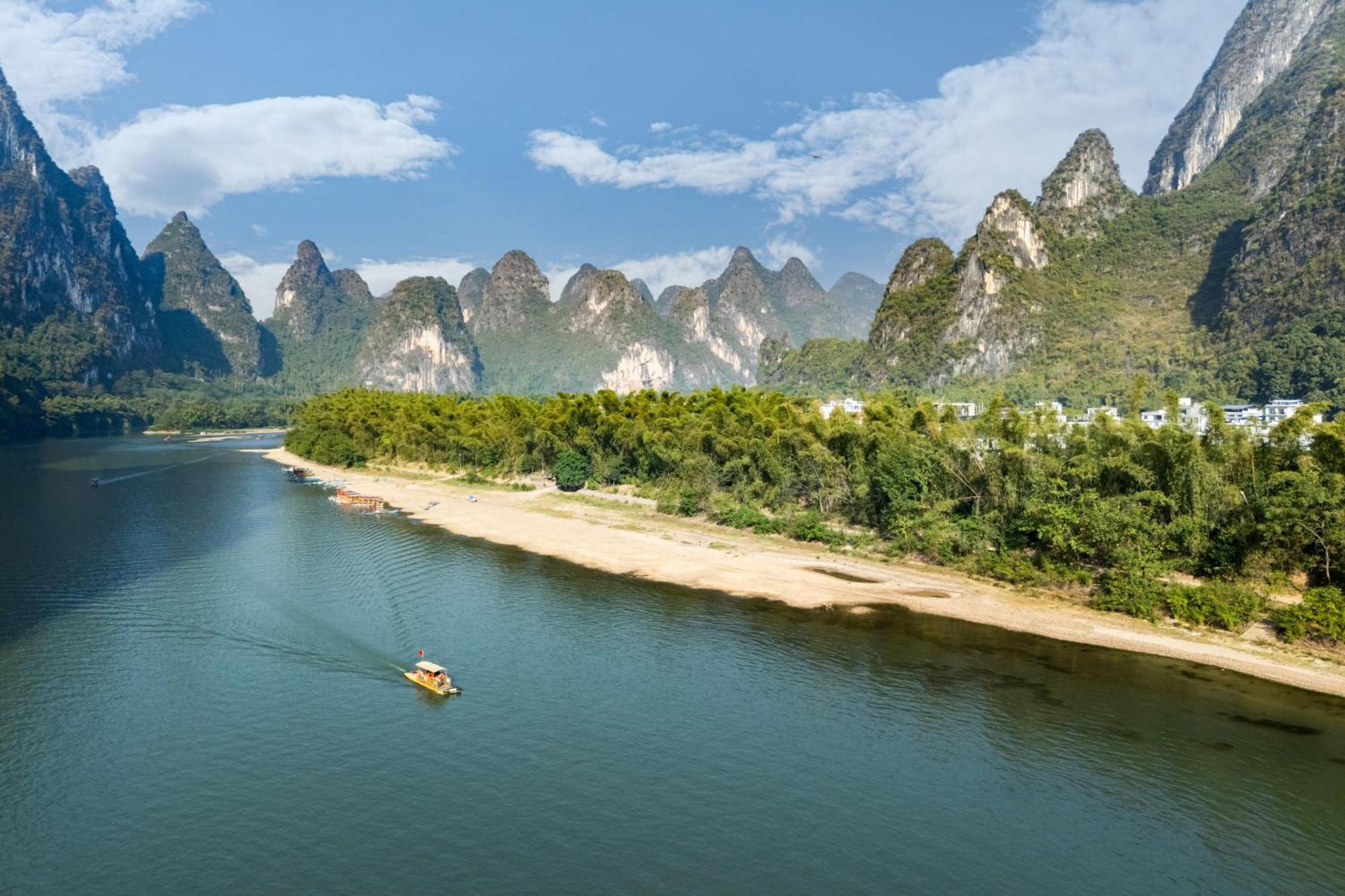 Leisure Courtyard Hotel Yangshuo-Free Shuttle Bus To Yangshuo Station Stay 2 Nights One Way Zewnętrze zdjęcie