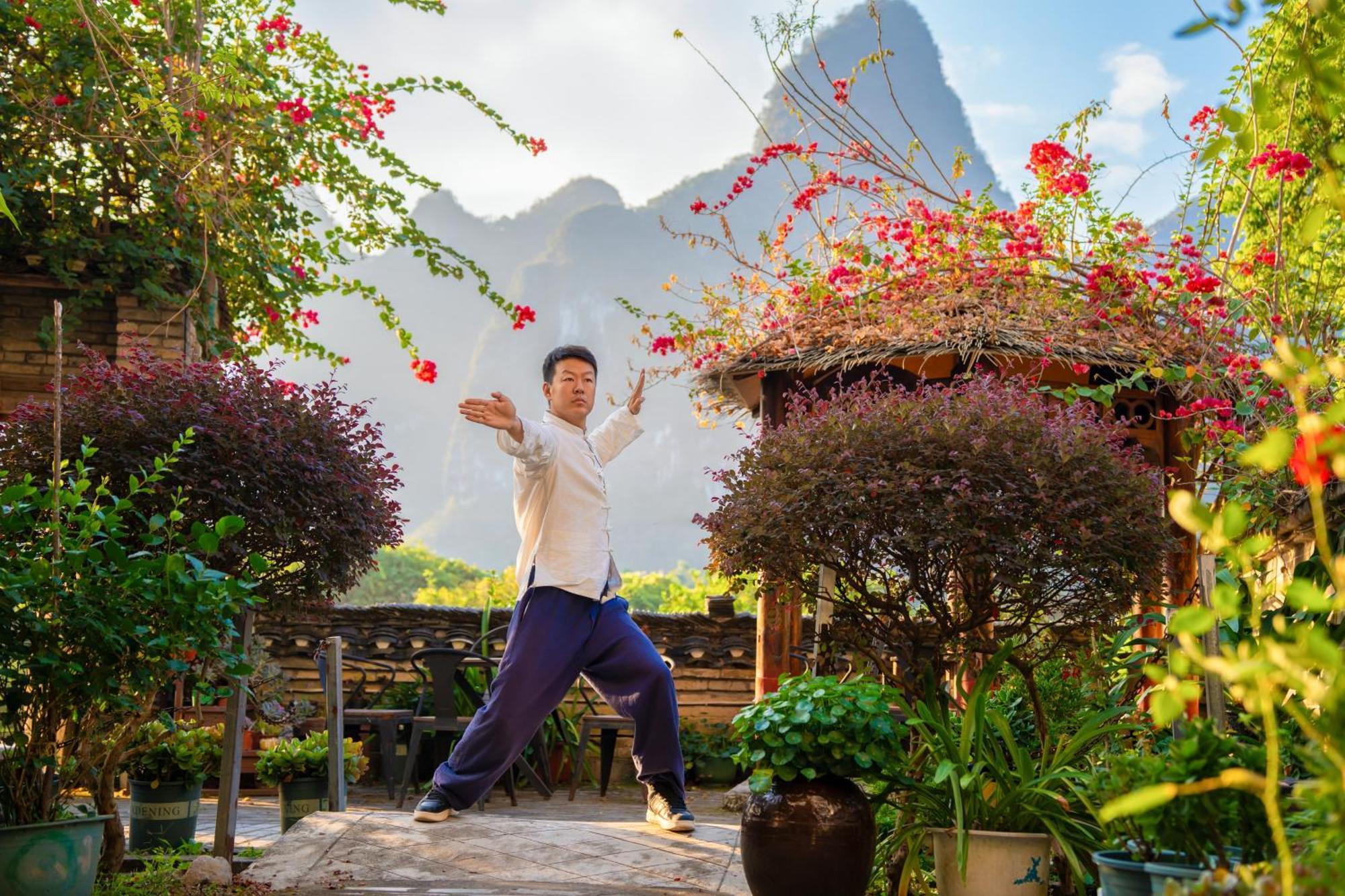 Leisure Courtyard Hotel Yangshuo-Free Shuttle Bus To Yangshuo Station Stay 2 Nights One Way Zewnętrze zdjęcie