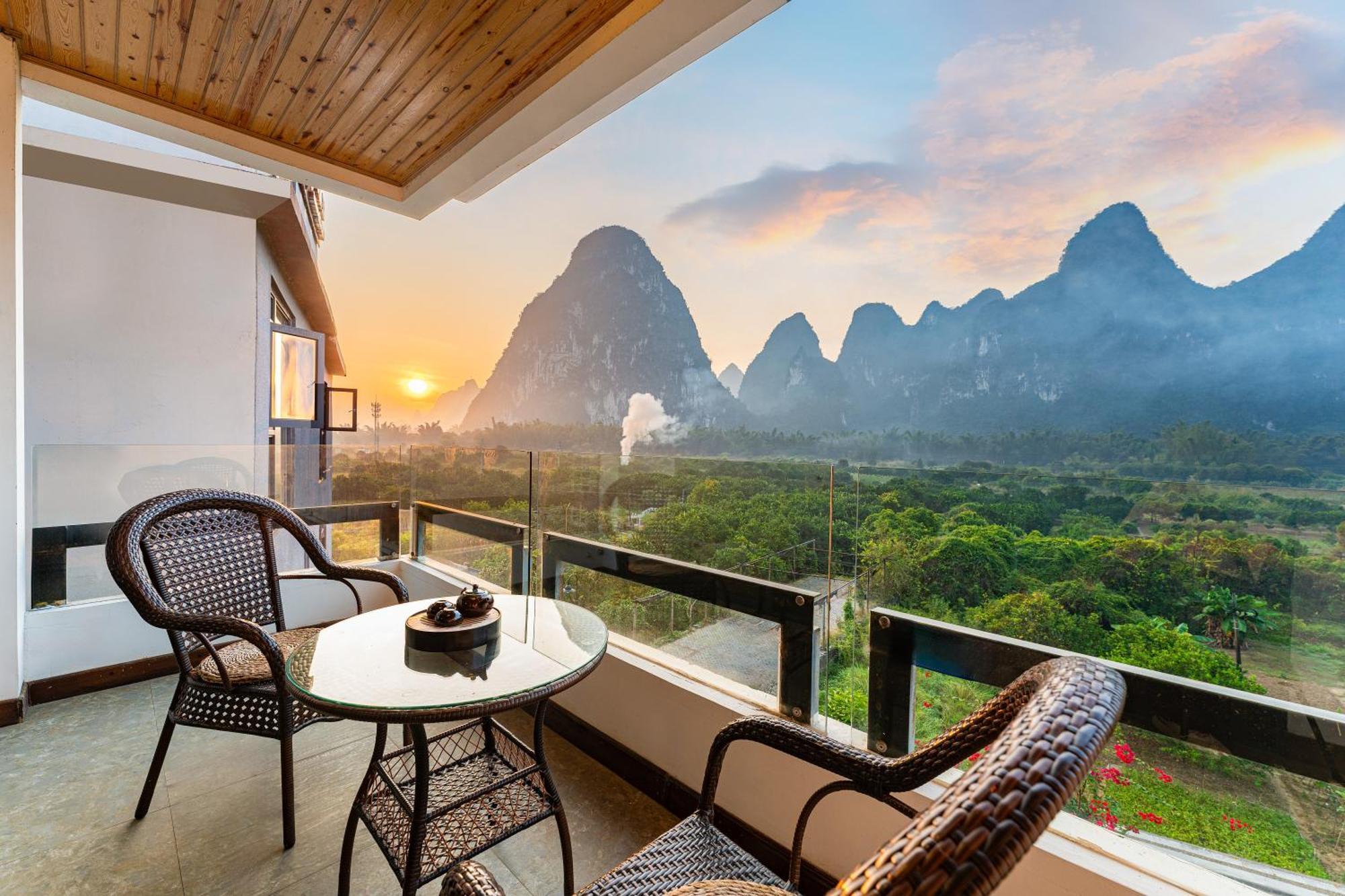 Leisure Courtyard Hotel Yangshuo-Free Shuttle Bus To Yangshuo Station Stay 2 Nights One Way Zewnętrze zdjęcie