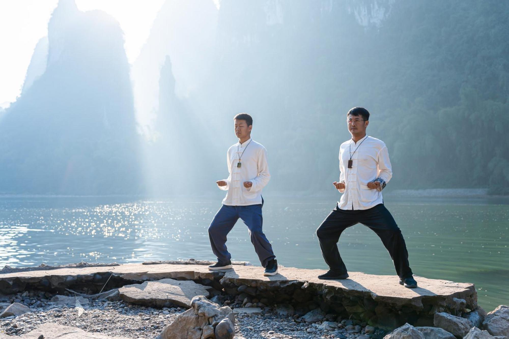 Leisure Courtyard Hotel Yangshuo-Free Shuttle Bus To Yangshuo Station Stay 2 Nights One Way Zewnętrze zdjęcie